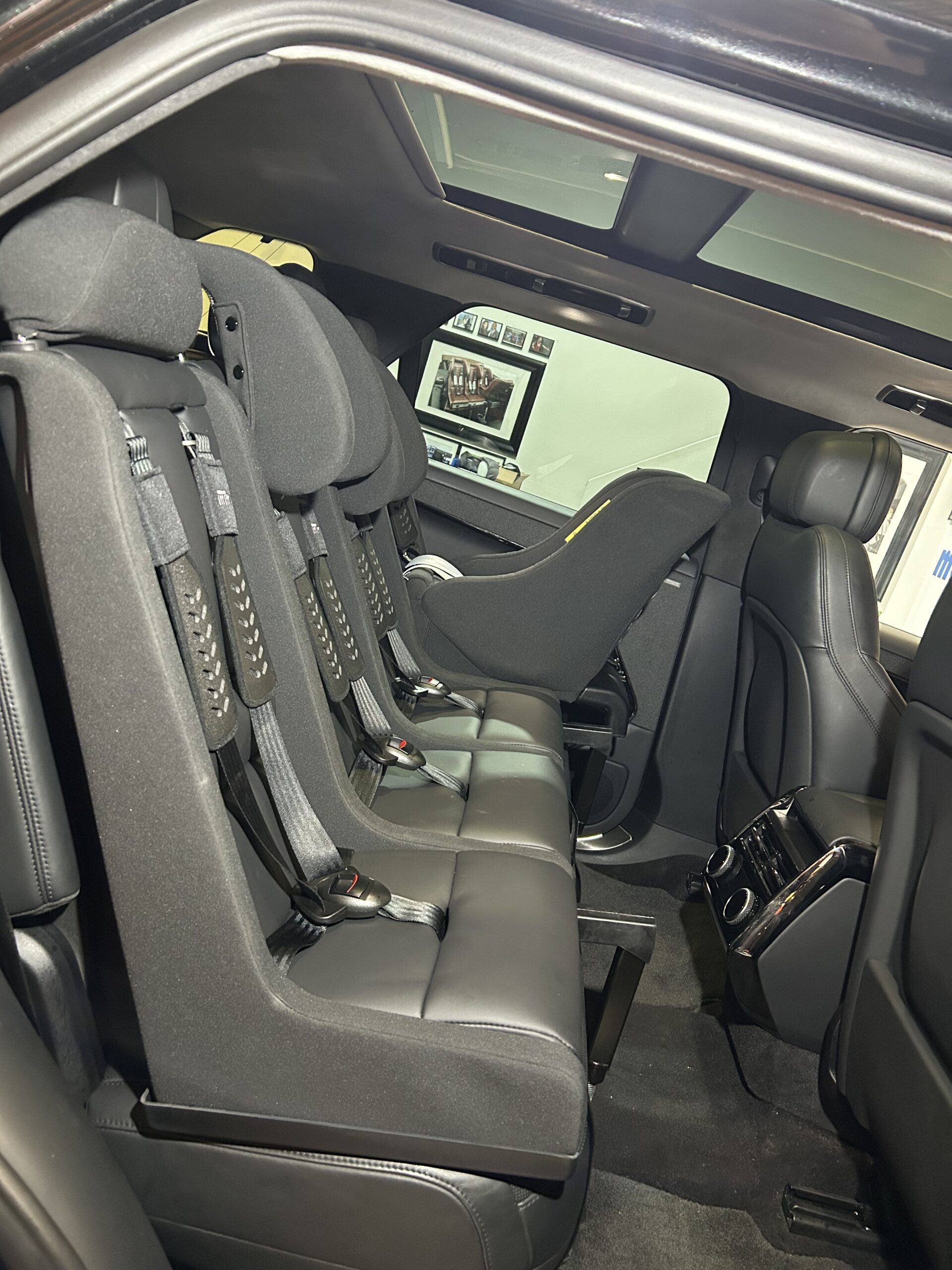 1320 in Range Rover Sport 4 seater child seat in Range Rover sport