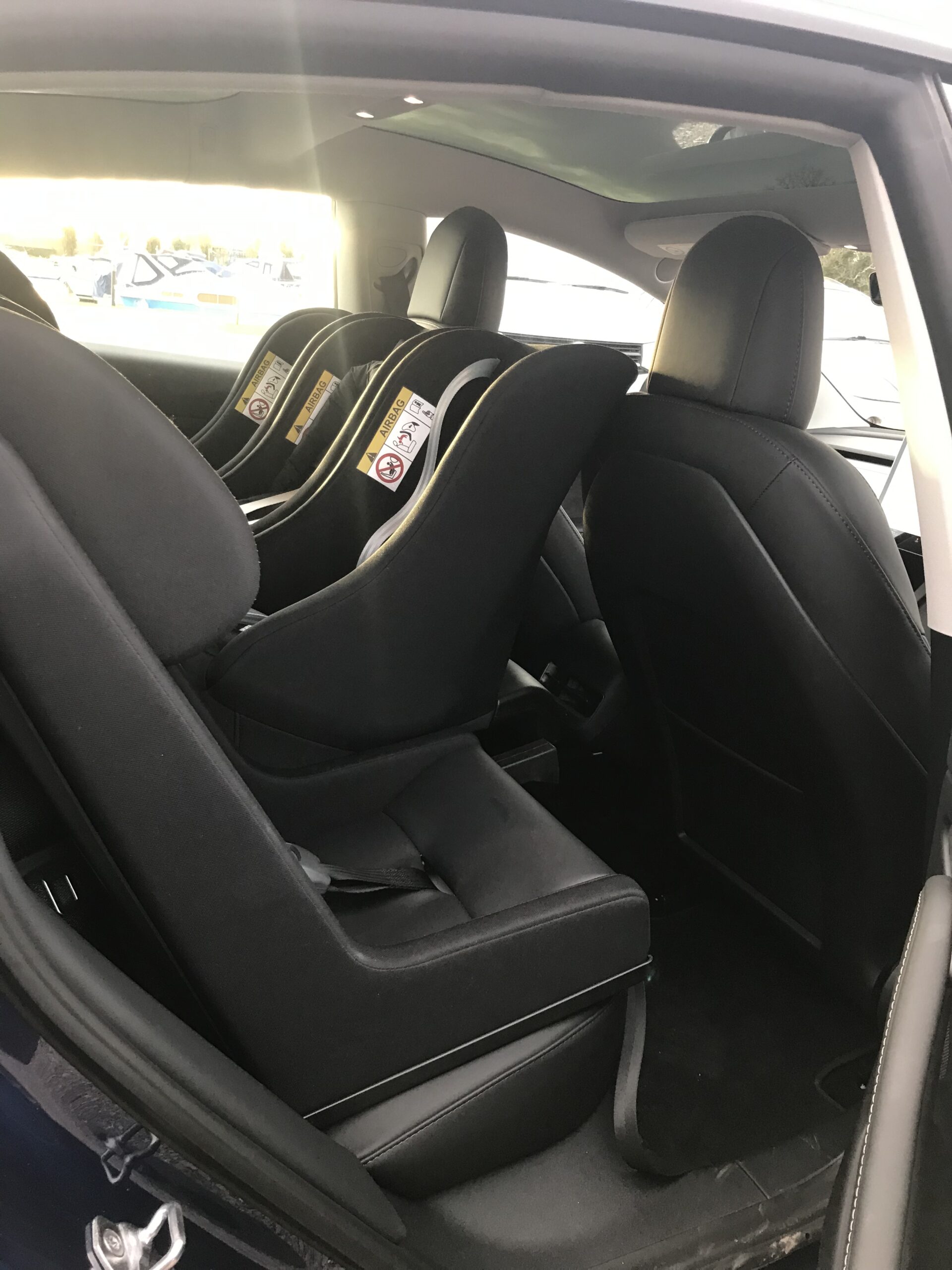 Triplets Tesla Model 3 (1)